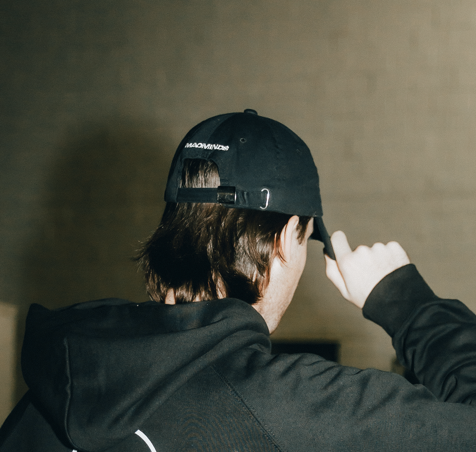 DISTRESSED LOGO DAD HAT